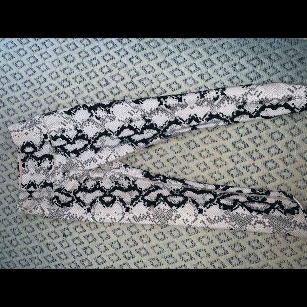 Snakeskin leggings
